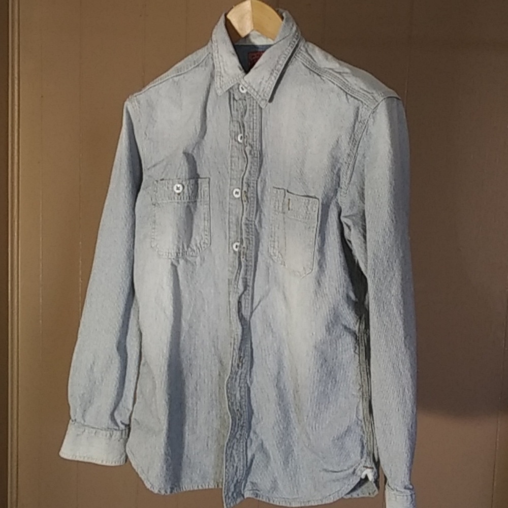 Casual long-sleeve button-down shirt